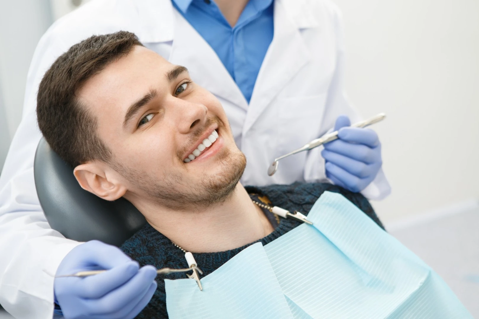 Examen dentaire homme